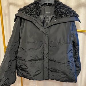 Vera Wang Puffer jacket.  Faux fur hood. Size Large